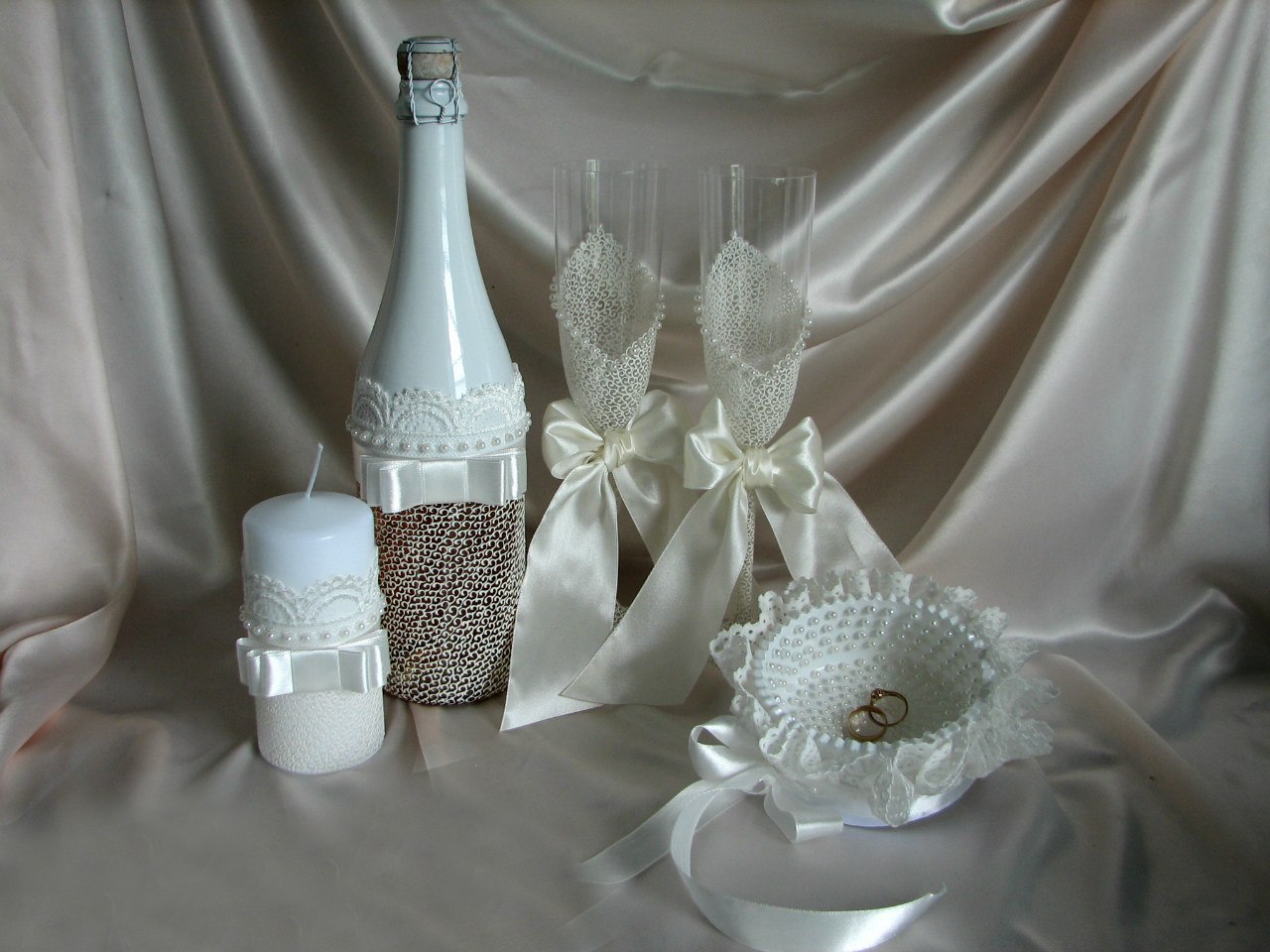 Декорированные бутылки на свадьбу